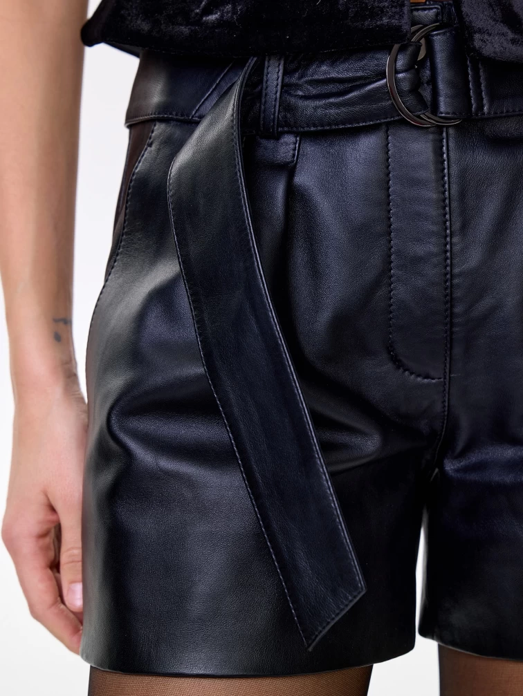 Кожаные женские шорты на ремне 01, черные, размер 46, артикул 85320-3