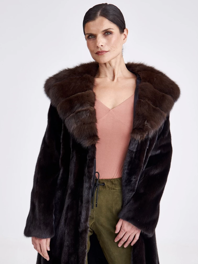 Шуба из меха норки с капюшоном женская 17231(кс), длинная, с отделкой капюшона из меха соболя, черная, размер 44, артикул 33280-3