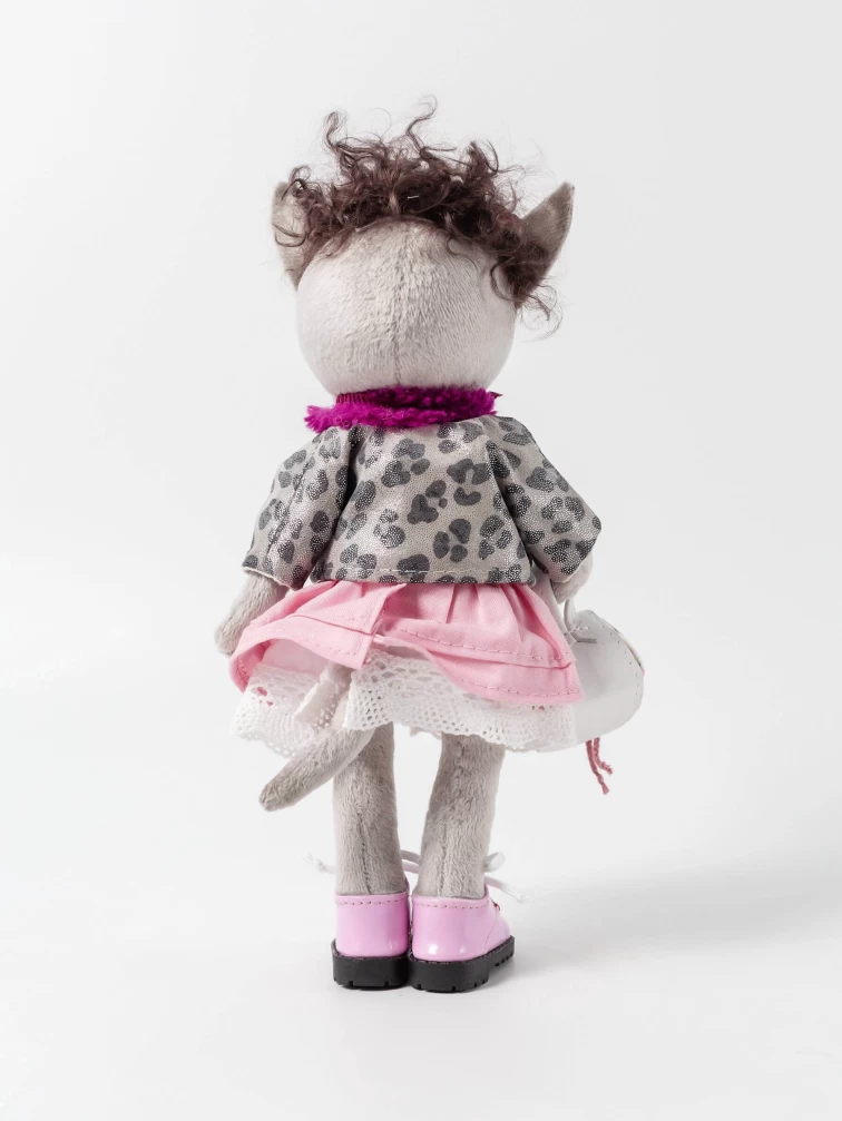 Игрушка Волчица-модница, сувенирная продукция, артикул 18029-1