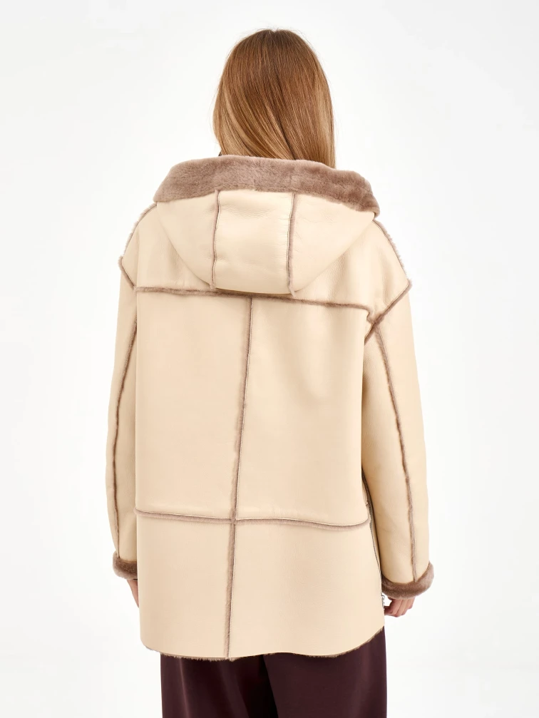 Короткая женская дубленка с капюшоном 2075, светло-коричневая, размер 44, артикул 65070-4