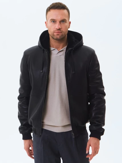 Короткая мужская кожаная дубленка бомбер с капюшоном премиум класса 561мех, черная, размер 48, артикул 71550-4