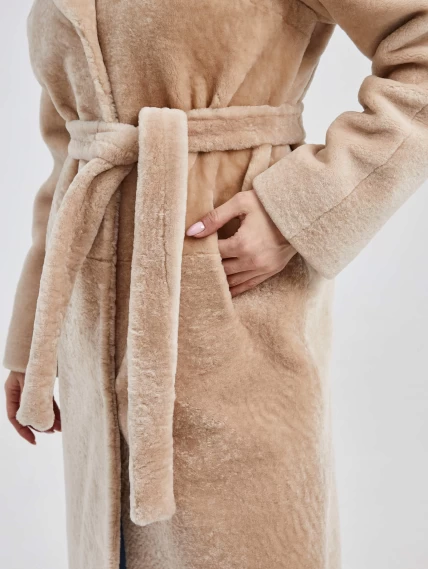 Классическая длинная женская дубленка из астрагана премиум класса 55мех, бежевая, размер 54, артикул 13460-4