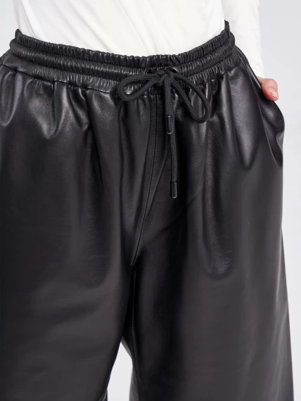 Женские кожаные шорты удлиненные 02, черные, размер 44, артикул 85950-2