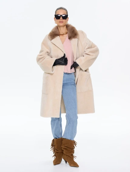Женская дубленка свободного кроя с куницей 2070, бежевая, размер 44, артикул 65220-1