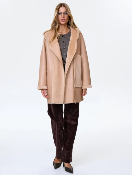 Молодежная комбинированная женская дубленка с капюшоном премиум класса 2056, бежевая, размер 48, артикул 64130-1