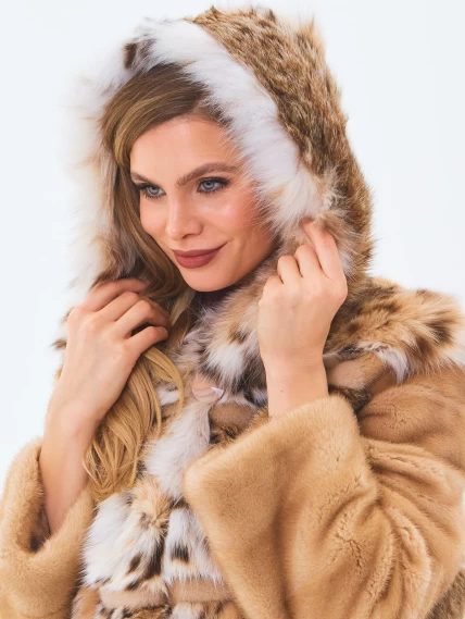 Женская шуба из рысевидной кошки с капюшоном премиум класса Мариана(к), бежевая, размер 46, артикул 34240-2