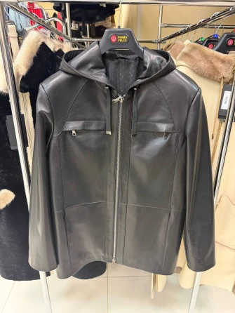 Мужская черная кожаная куртка с капюшоном премиум класса 552-0